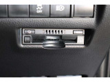 高速道路の利用時に便利なETC。料金所での停車や小銭を探す手間がなくなり快適です♪見た目もすっきりとしたビルトインタイプを装備しています。