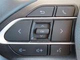 ブルートゥースに接続すれば、スマホに入れている音楽が聞けたり運転中に電話がかかってきてしまった場合もハンドルから電話を取ることができます!