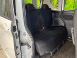 後部座席も気になるようなキズ・汚れやへたり等、大きなダメージはなく、良好な状態です。