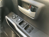 パワーウィンドウです!運転席でラクラク操作できます。
