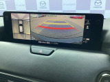 【360&deg;ビューモニター】  とても分かりやすい、クルマの上から見下ろしたような映像で、駐車サポートをしてくれます。