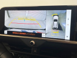 【パノラミックビューモニター】専用のカメラにより、上から見下ろしたような視点で360度クルマの周囲を確認することができます☆死角部分も確認しやすく、狭い場所での切り返しや駐車もスムーズに行えます。