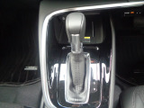 操作しやすいシフトレバーです