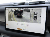 【3Dサラウンドカメラ】周囲の安全確認をアシストする機能です。3D車外ビュー、360&deg;オーバーヘッドビューを 利用して、狭いスペースでも安心、スムーズに運転操作ができます。