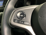 ステアリングにオーディオ操作スイッチが付いています。オーディオ画面に直接タッチしなくても操作が出来ますので、運転に集中できます。