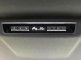 【リアオートエアコン】広い後部座席には必須の機能!風量や温度を自動で調整し前席と同様な車内環境にしてくれるリアオートエアコンを装備。夏の暑さも冬の寒さもストレスなく快適にお過ごしいただけます♪