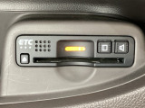 ETCもついています。高速道路の料金所の通過も楽々です。 カードの取り出しもしやすい場所についています。