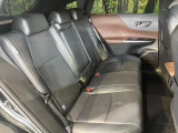 後部座席も気になるようなキズ・汚れやへたり等、大きなダメージはなく、良好な状態です。