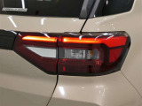LEDテールライトです。省電力、高輝度のLEDは明るく照らすので夜間運転時の視認性を高めます。スタイリッシュな見た目で細かいところもこだわりたいあなたに!