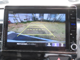 車庫入れ・駐車を安心サポート!バックカメラ装備です。