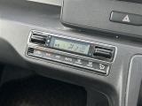 【オートエアコン】車内温度を感知して自動で温度調整をしてくれるのでいつでも快適な車内空間を創り上げます。