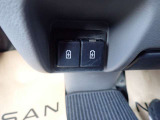 運転席下部にはUSBソケットタイプAが装備されております♪