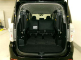 ラゲッジスペース!ワンタッチで折りたためるサードシート!