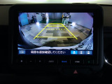 バックカメラの画像です。ガイドラインがスムースな車庫入れをサポートいたします車庫入れの安心感がアップしますね