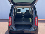 後席を格納すると、これだけの広さが!シーンに合わせたシートアレンジで、大きな荷物も積むことが出来ます♪