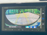 【バックカメラ】駐車時に後方がリアルタイム映像で確認できます。大型商業施設や立体駐車場での駐車時や、夜間のバック時に大活躍!運転スキルに関わらず、今や必須となった装備のひとつです!