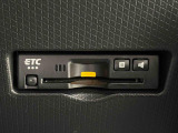 ETCカードを挿入することで高速道路を利用する際の支払いがキャッシュレスになったり、ETCスマートインターチェンジが利用できたり、とても便利なアイテムです!保証は修理保証のみとなります。