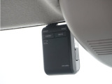 ◆ドライブレコーダー◆映像・音声などを記録する自動車用の装置です。 もしもの事故の際の記録はもちろん、旅行の際の思い出としてドライブの映像を楽しむことができます。