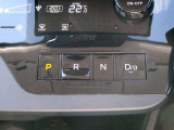 新感覚、スイッチタイプの電制シフトです。ドライバーの交代もシフトノブが無いのでスムーズにできます