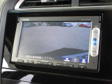 バックをするとき自動でリアの様子が映る『リアカメラ』付き!画面で確認しながらバックができますから安心ですね。でも、目視も大切ですよ!安全第一でお願いします!