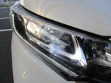 LEDヘッドライト装着車です。消費電力が少なく、点灯した瞬間から最大光量を発揮します。良好な視界を確保し安心感を高めます。