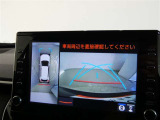 パノラミックビューモニター付きです。車両を上から見たような映像を画面に表示。運転席からの目視だけでは見にくい、車両周辺の状況をリアルタイムでしっかり確認できます。