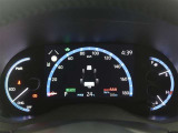 とっても見やすいメーターです。夜間時はラグジュアリーな気分にさせてくれる照明が魅力ですので、夜のドライブも楽しみになりますよ♪