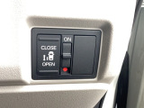 片側パワースライドドア仕様です。運転席にて操作が可能です。