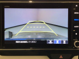 【バックカメラ】運転が苦手な方も車庫入れラクラクです!ギアをリバースに入れれば自動的に切り換わりますので、面倒な操作は不要です♪狭い駐車場もお車を傷つけず安心ですね!