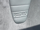 【RECARO製バケットシート】人間工学に基づいた面圧分布によって腰への負担や長時間運転時の疲労発生を軽減☆一目でレカロとわかるスポーティなルックスが特徴です。