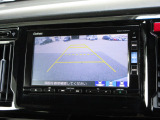 バックをするとき自動でリアの様子が映る『リアカメラ』付き!画面で確認しながらバックができますから安心ですね。でも、目視も大切ですよ!安全第一でお願いします!