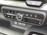 エアコンはオートエアコンでお好みの温度調整が出来、オールシーズン快適にドライブできます!さらに、運転席シートヒーターが付いてます。2段階に温度設定が可能です。
