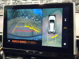 【パノラミックビューモニター】専用のカメラにより、上から見下ろしたような視点で360度クルマの周囲を確認することができます☆死角部分も確認しやすく、狭い場所での切り返しや駐車もスムーズに行えます。