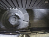 トランク下収納です。車内の整理に役立ちます。