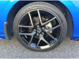 ☆純正アルミホイール☆足元のデザインを際立たせ軽快な走りを演出☆車の印象もスタイルも引き締まります☆