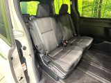 後部座席も気になるようなキズ・汚れやへたり等、大きなダメージはなく、良好な状態です。