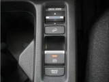 電子制御パーキングブレーキ搭載で指一本で簡単に操作することができます。さらに停車中に、ブレーキペダルを踏み続けなくても、自動的にブレーキを保持する機能である、オートマチックブレーキホールド付きです。