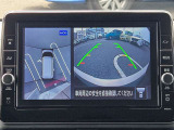 アラウンドビューモニター。上空から見下ろしているような映像で、スムースな駐車をサポートします。