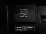充電用USBジャック付きです。全車、弊社専門スタッフによる内外装クリーニングを実施しております。綺麗な状態でご納車いたします。