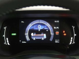 とっても見やすいメーターです。夜間時はラグジュアリーな気分にさせてくれる照明が魅力ですので、夜のドライブも楽しみになりますよ♪