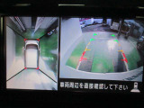 アラウンドビューモニターが駐車をアシスト☆4つの高解像度カメラで車の周囲を撮影。ミニバン、SUVなどの死角の駐停車も驚く程楽です!バックカメラは、車庫入れの時は勿論、後方の安全確認もできて安心です♪
