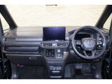 操作性に優れた運転席となります!小物入れや各ボタンの配置にこだわり、使いやすいです!座り心地もよく視認性も良好なのでロングドライブもお任せ下さい!