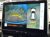 【パノラミックビューモニター】専用のカメラにより、上から見下ろしたような視点で360度クルマの周囲を確認することができます☆死角部分も確認しやすく、狭い場所での切り返しや駐車もスムーズに行えます。