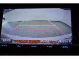 バックモニター付き。車両後方の映像が画面に表示されるので、車庫入れが苦手な人も安心です。ただし、目視確認もお忘れなくお願いいたします。