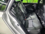 後部座席も気になるようなキズ・汚れやへたり等、大きなダメージはなく、良好な状態です。
