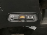 ハンドルの左下にETCがついています。高速道路の料金所の通過も楽々です!。 カードの取り出しもしやすい場所についています。