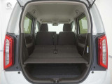 2列目シートを倒すことで、大変広いラゲッジスペースとなります。大きな荷物を積んだりと様々な用途にご利用いただけます。