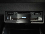 運転席お膝元にETCカード挿入口がございます。