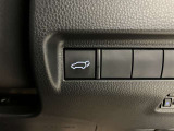 トランク開閉時にボタン一つで操作できるパワーバックドアを搭載。荷物の乗せ降ろしがラクラク☆