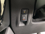 パーキングブレーキはスマートな電子制御式と合わせて渋滞時等にブレーキペダルから足を離しても停車状態を保持してくれるオートブレーキホールド機能で運転が楽になります。スタートはアクセルペダルを踏むだけ